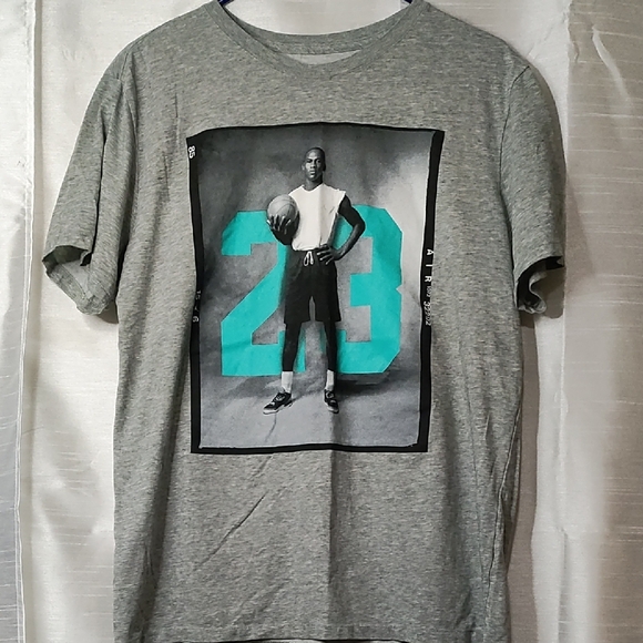 Nike Gray‎ and Black Short Sleeve Tee - Picture 1 of 5
